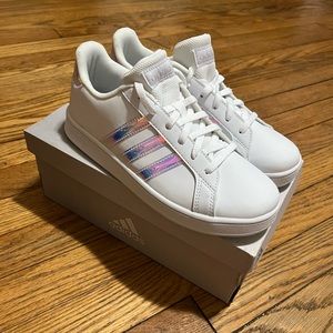 NWT White Adidas Court size 3.5